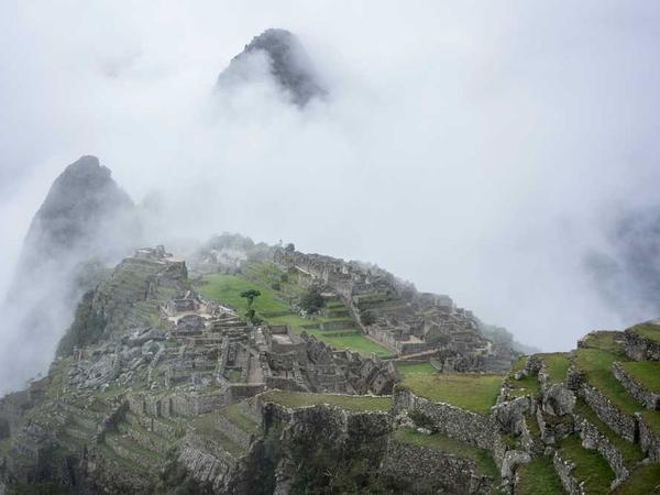 Magic Studio AI: Create Retro-Future Synthwave Masterpieces