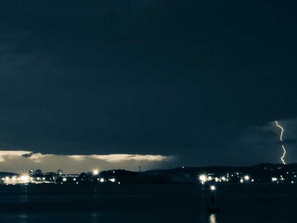 Magic Studio AI:创造复古未来合成波杰作